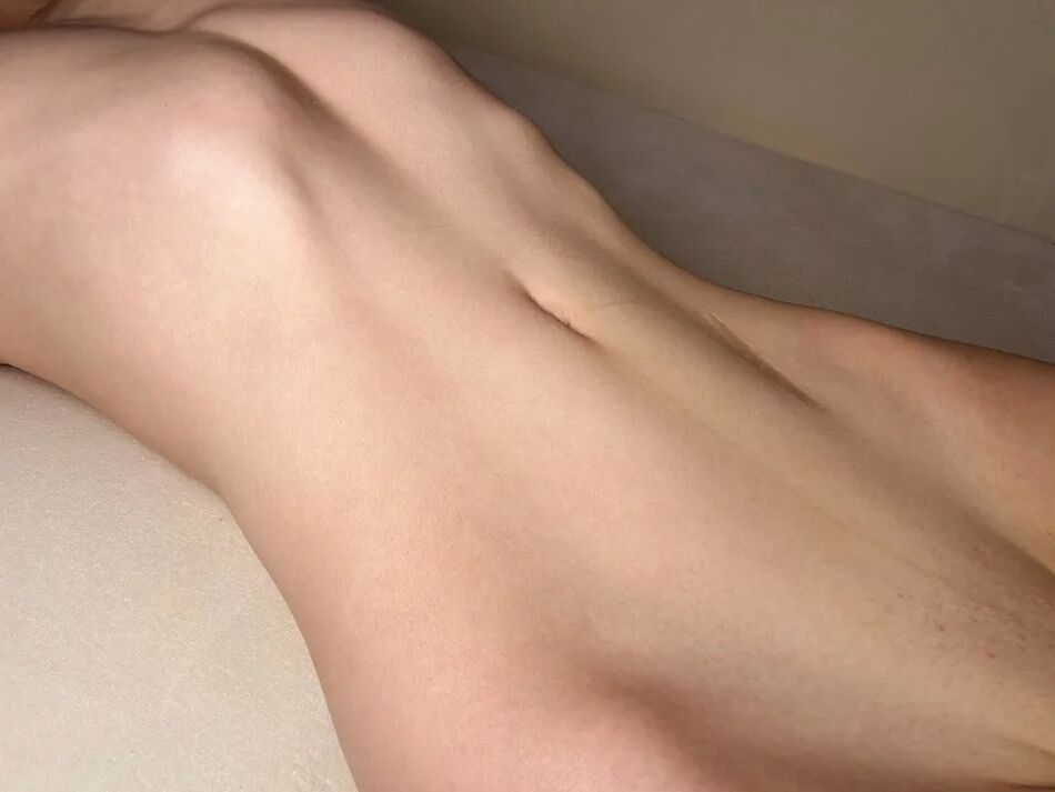 20 Pics Sexy petite girl