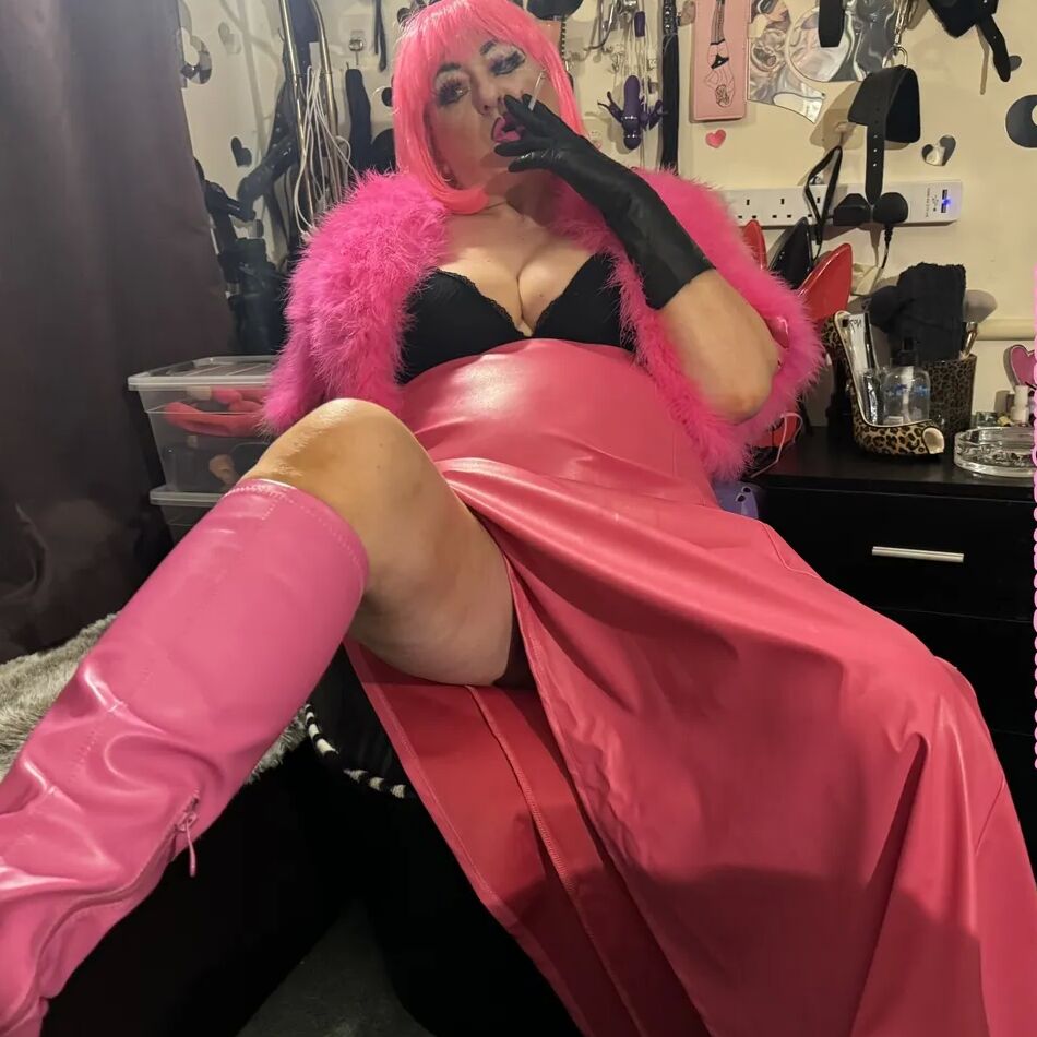 20 Pics HOOKER BARBIE -SHIRLEY
