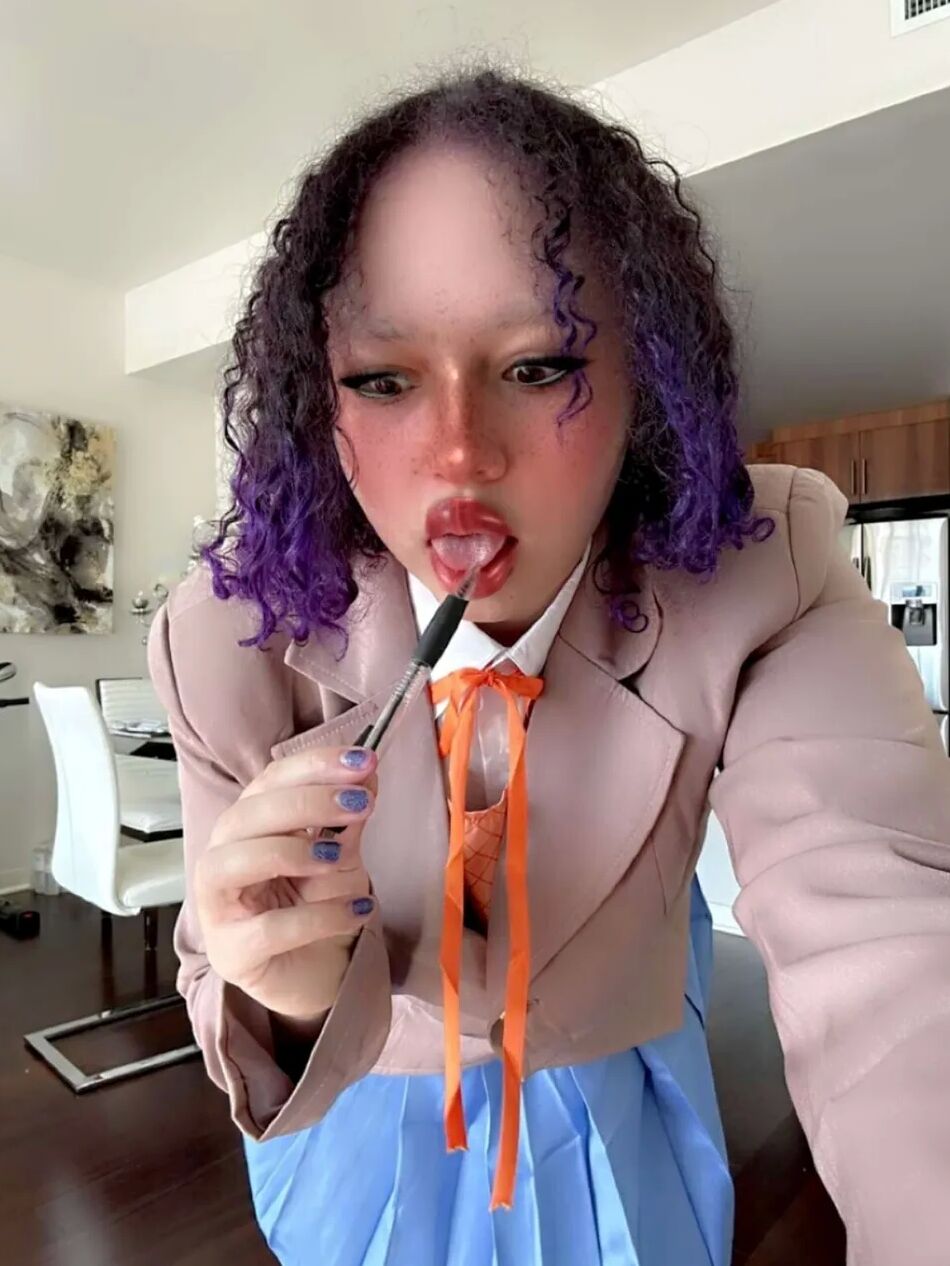 15 Pics Doki Doki Literature Club Yuri Cosplay
