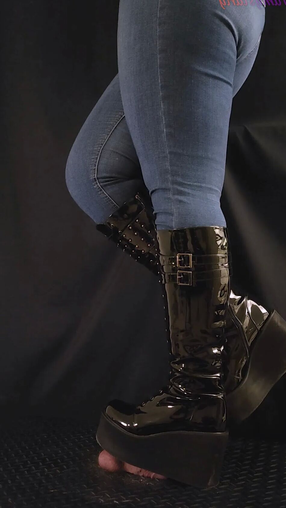 10 Pics Heavy Crushing in Black Dirty Platforms