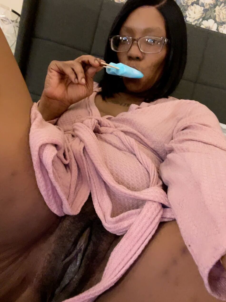 16 Pics Use this black pussy please