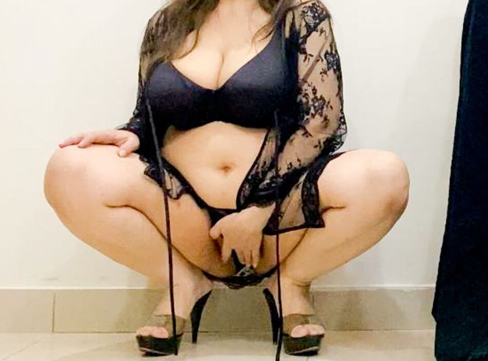 10 Pics Horny Office Secretary With Big Tits In High Heels