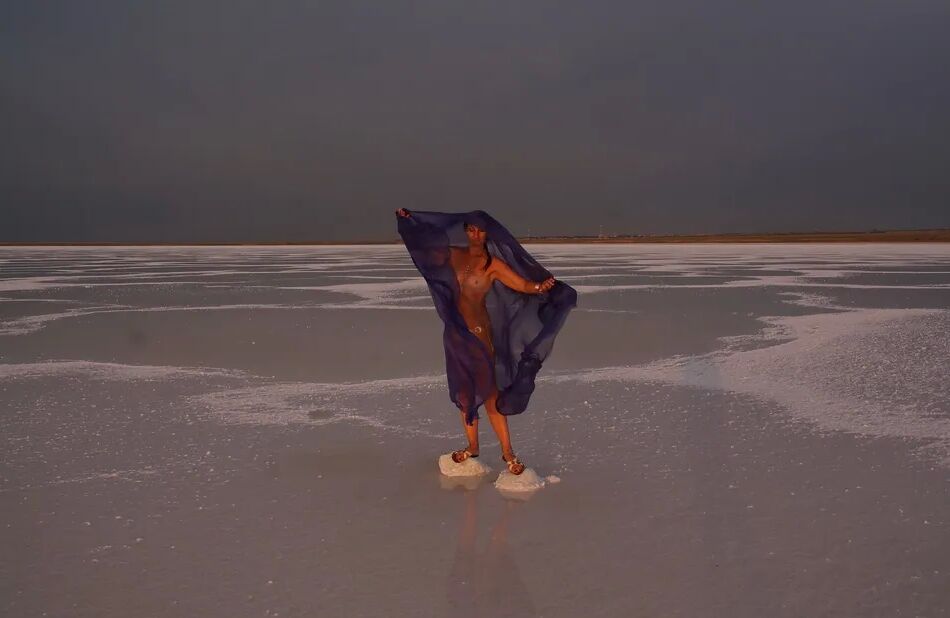 20 Pics On Sunset-Light with DeepBlue Shawl on Salt- Lake
