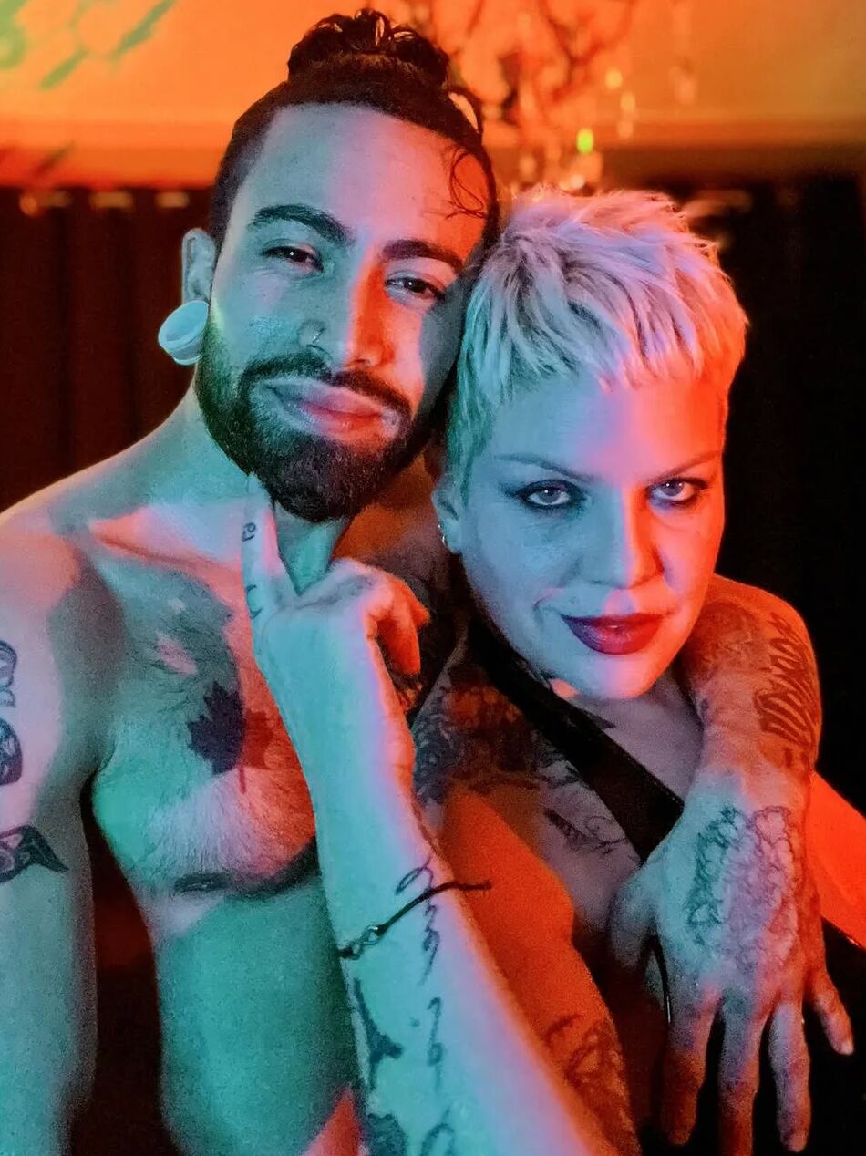 10 Pics THE LADY VYV + DRU WINTERZ