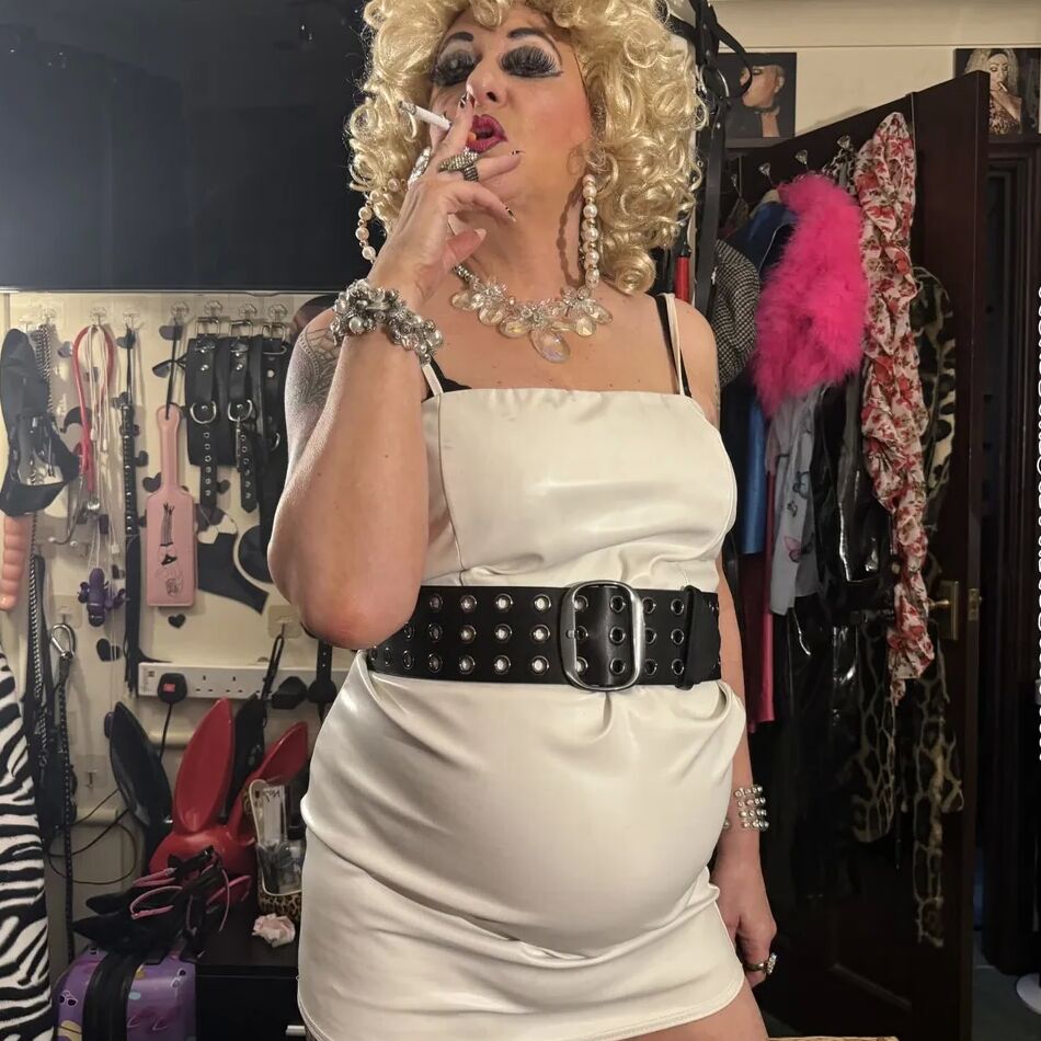 20 Pics MOMS NEEDS SHIRLEY