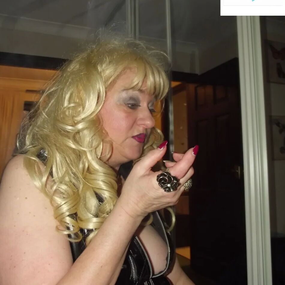 20 Pics SHIRLEY SLUT 697