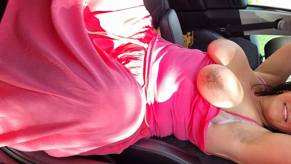 20 Pics busty milf showing off in nature