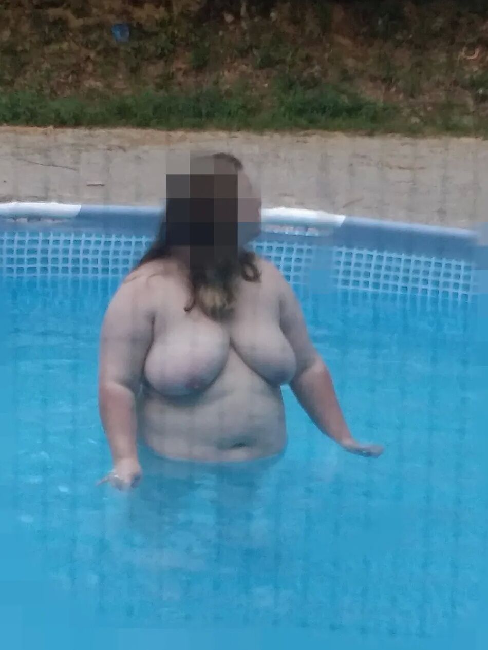 9 Pics Pool time