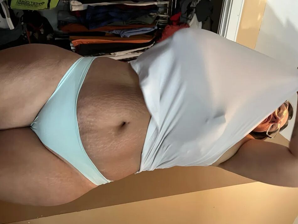 20 Pics Showing off
