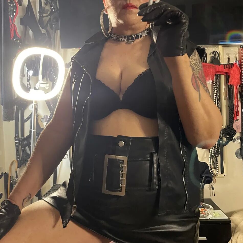 20 Pics BIKER WHORE SHIRLEY