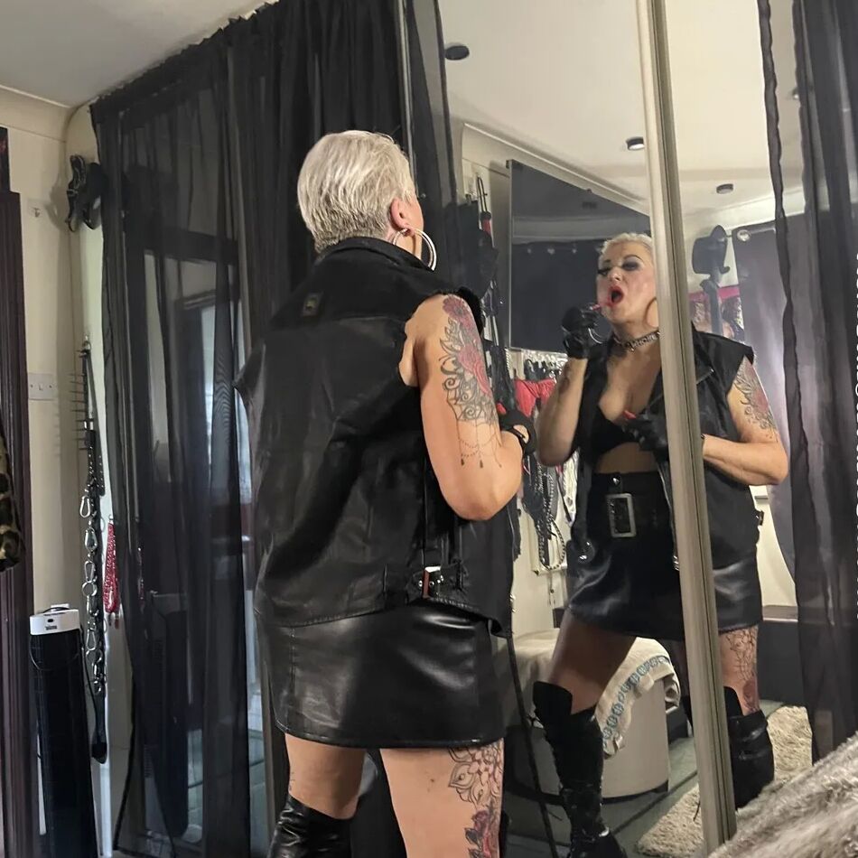 20 Pics BIKER WHORE SHIRLEY