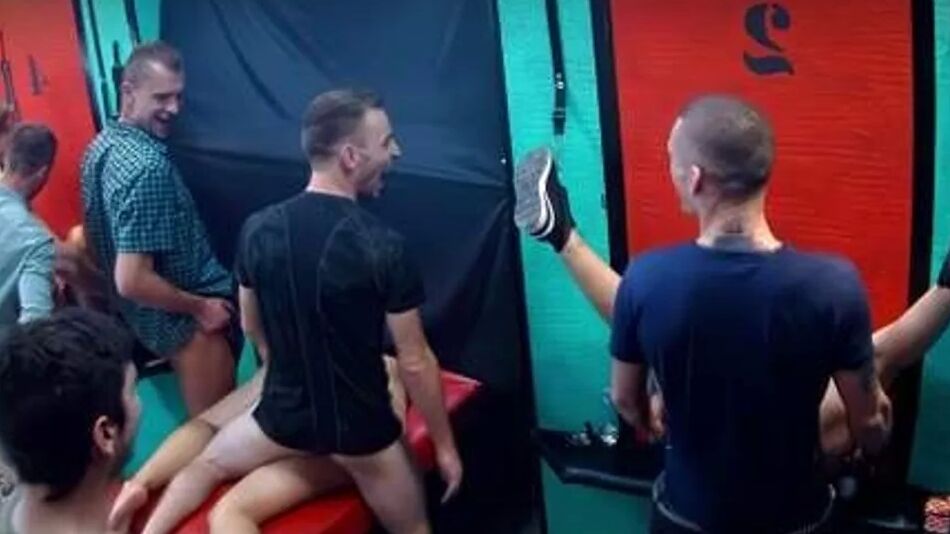 20 Pics Red Glory Hole
