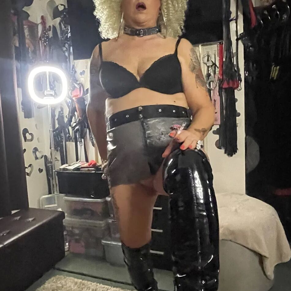 20 Pics SHIRLEY SMOKING TRAMP 2 MY WAY