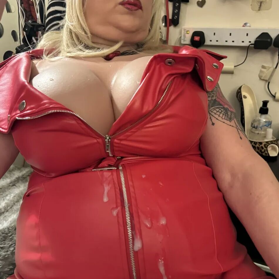 20 Pics RED DEVIL SLUT SHIRLEY