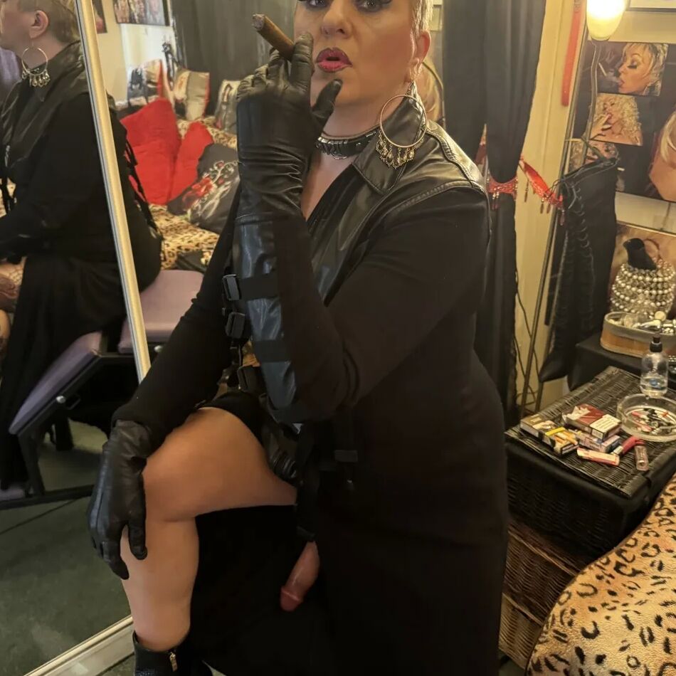 20 Pics SHIRLEY SMOKING DOMINATION