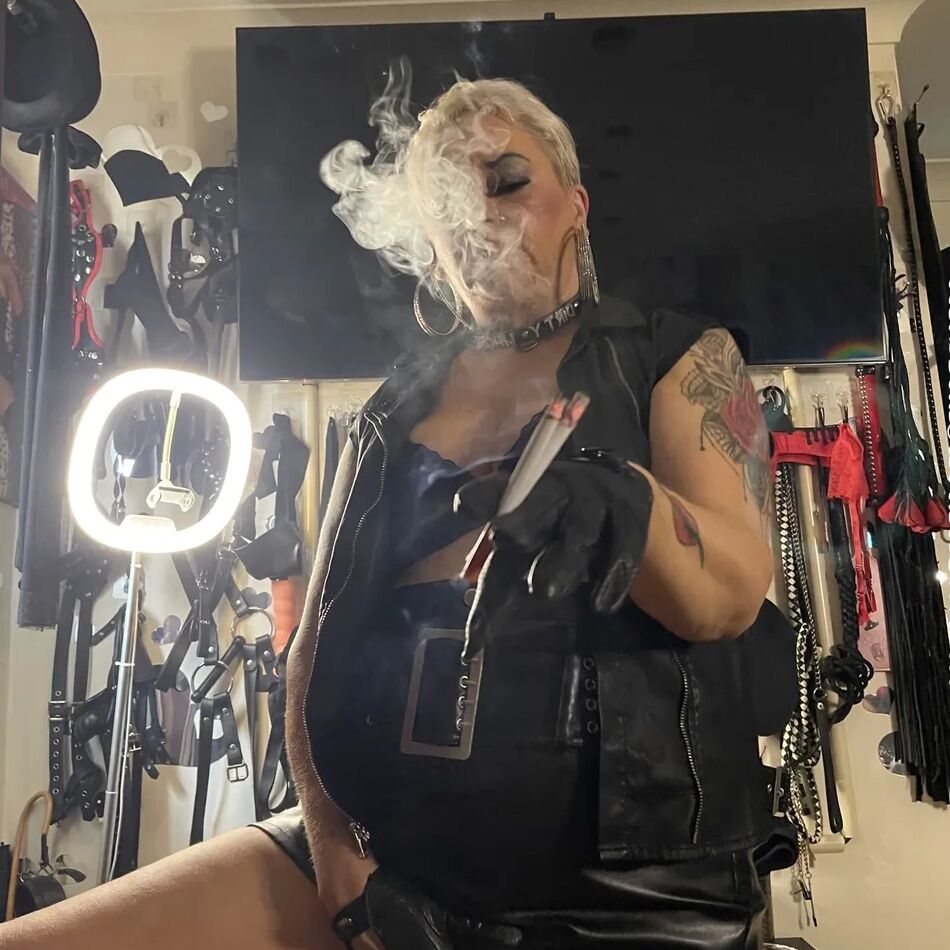 20 Pics BIKER WHORE SHIRLEY