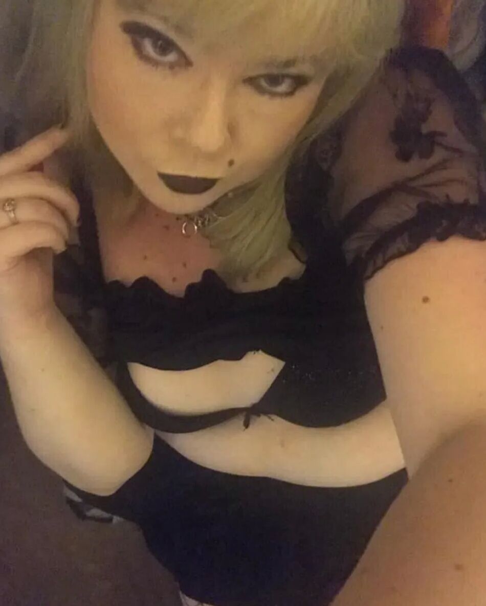 20 Pics Fette Gothic Fotze
