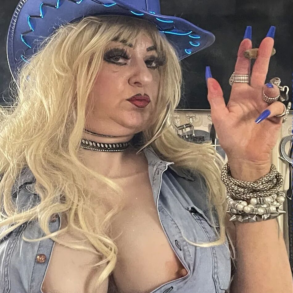 20 Pics I LOVE BIG FAKE TITS