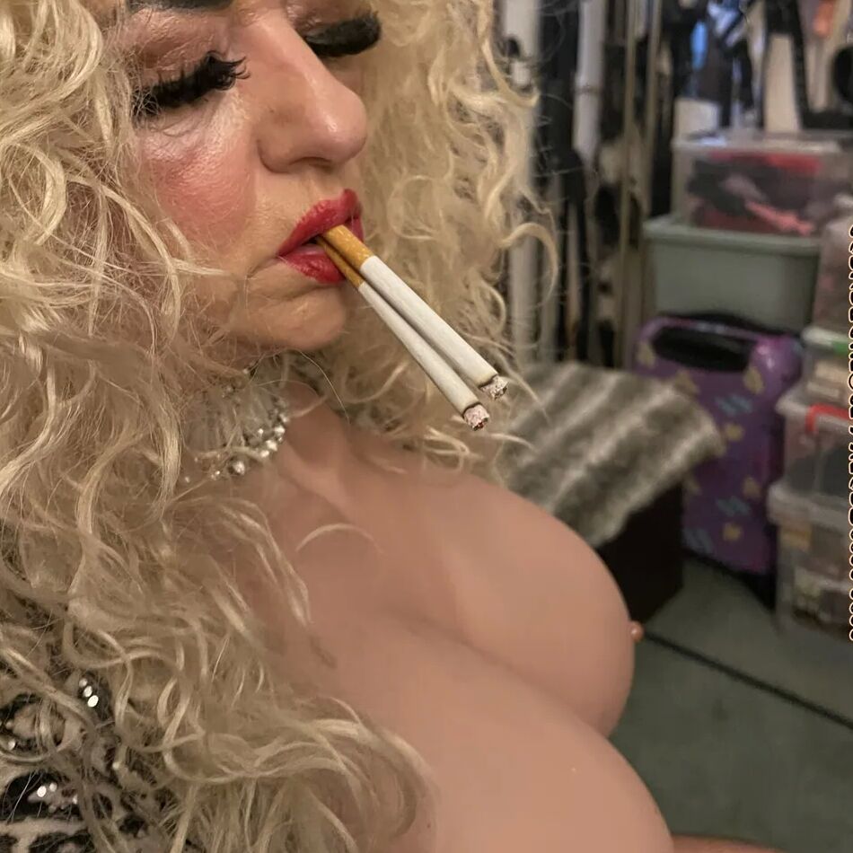 20 Pics MOMMY NEEDS COCK