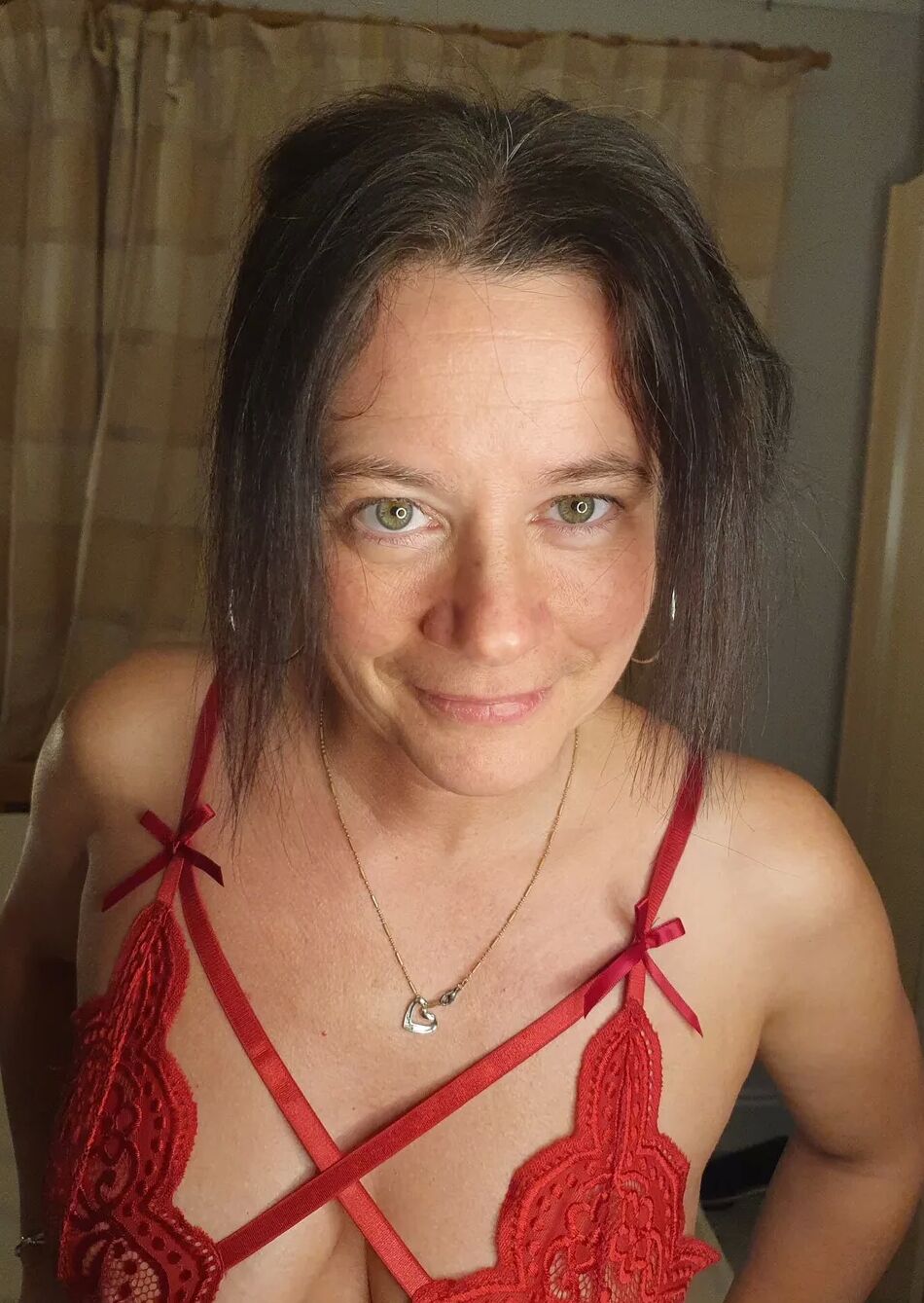 15 Pics Lady in red lingerie