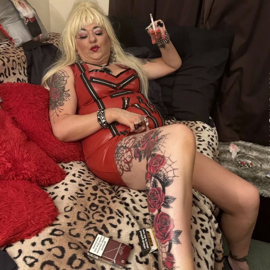 20 Pics WHORE MOMMY TAKES YOUR COCK