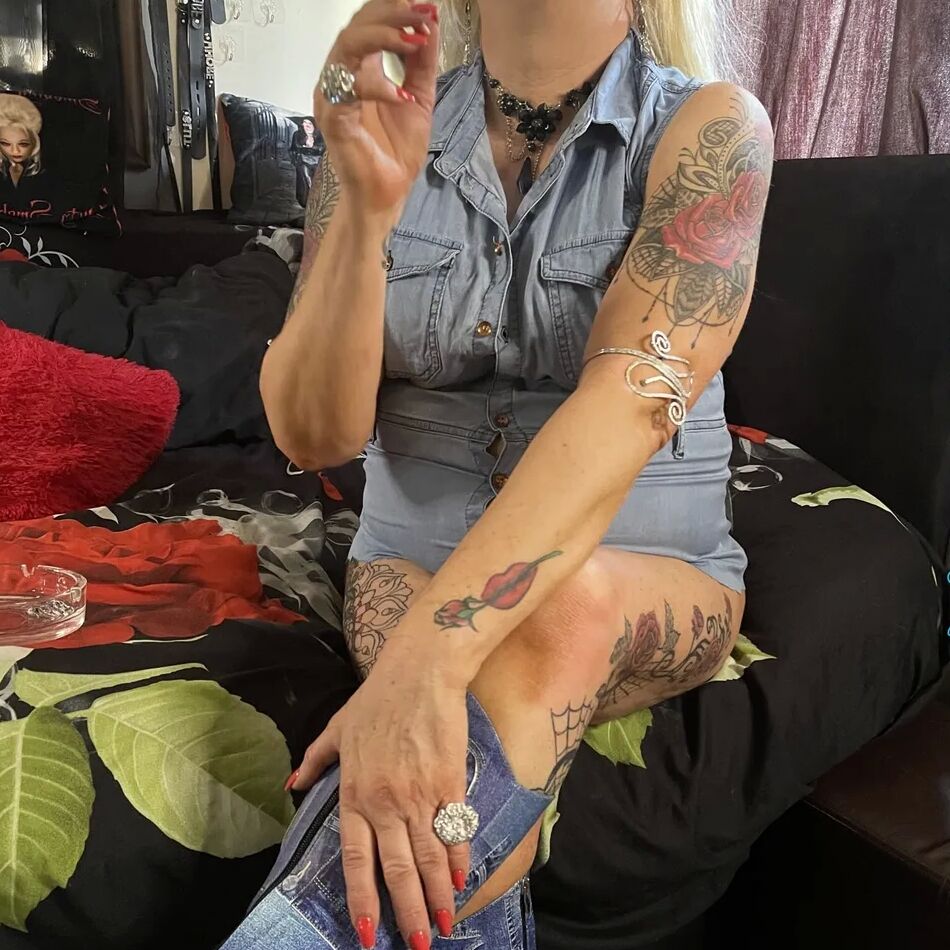 20 Pics MY TIME SMOKING PLAYING