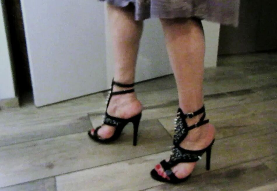 17 Pics her fetish high heels with silver peaks