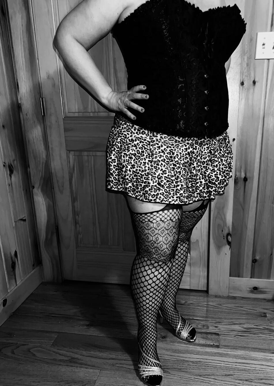 15 Pics Black and White BBW Wife