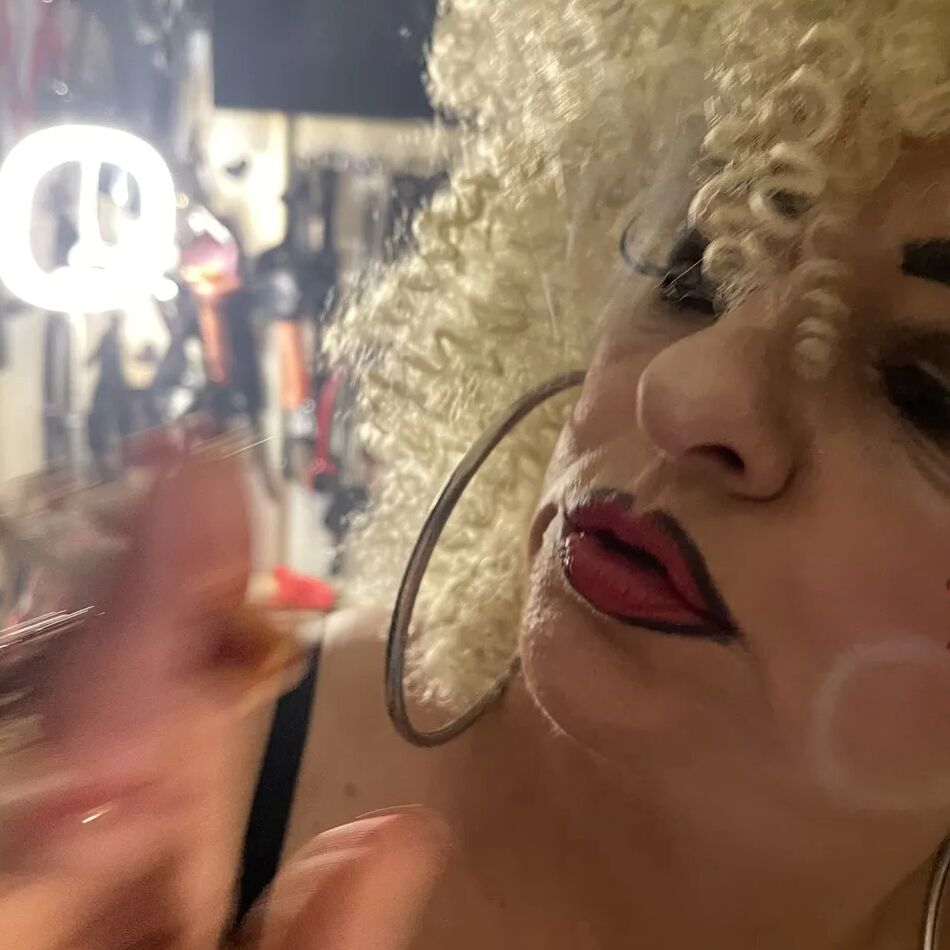 20 Pics SHIRLEY SMOKING WHORE