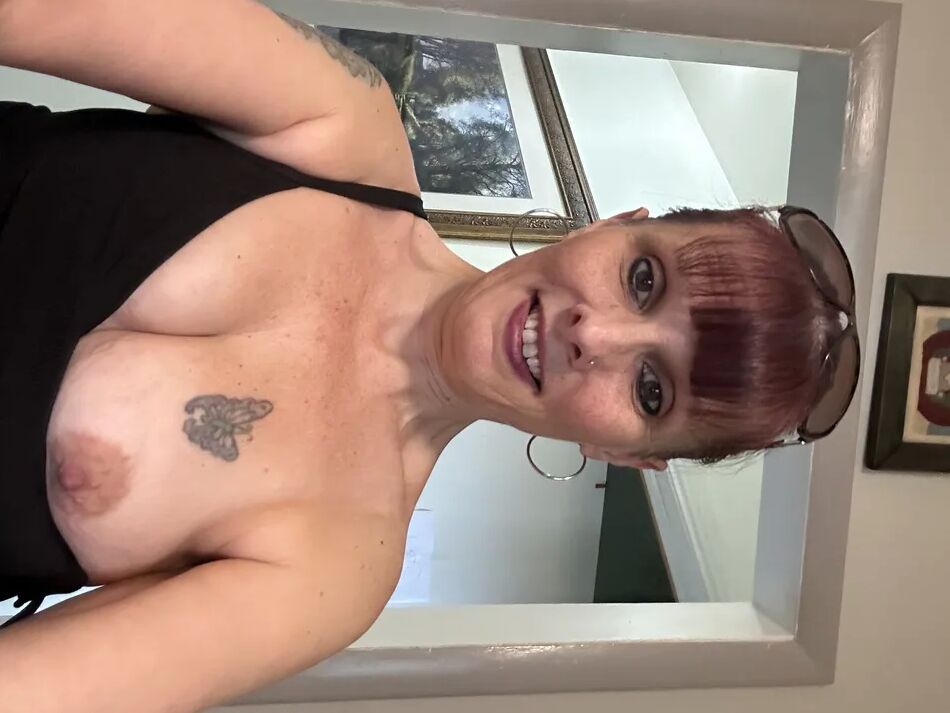 8 Pics Lonely milf