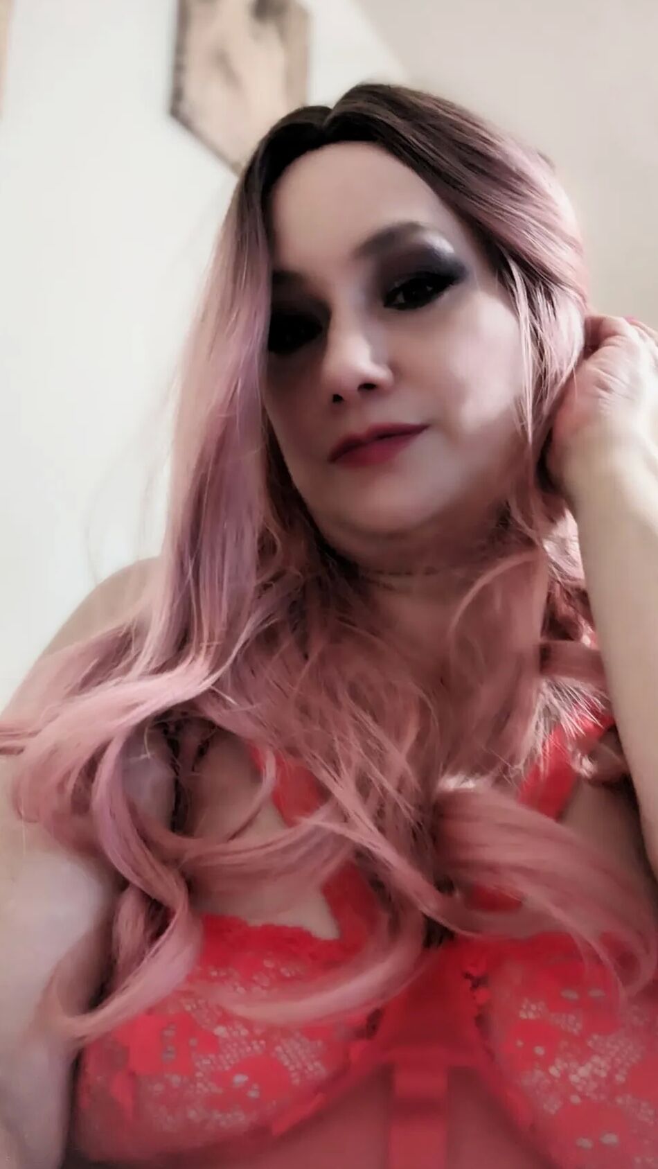 20 Pics Red Domme