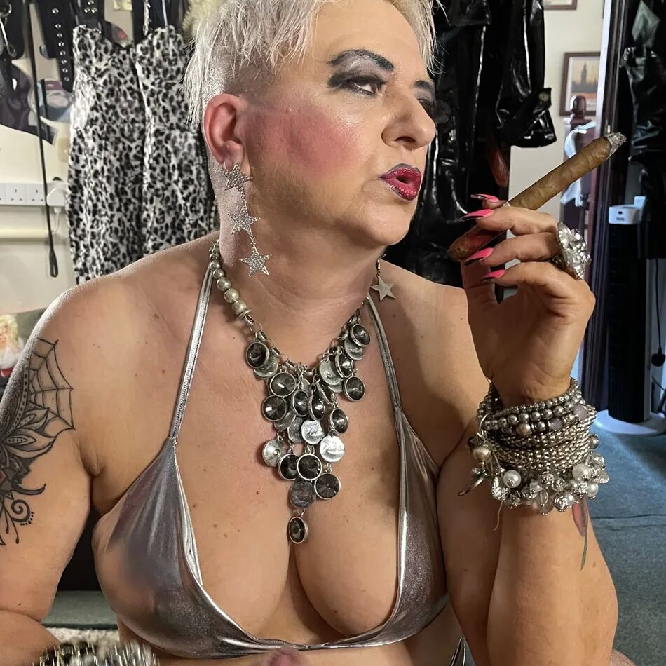 20 Pics SHIRLEY I LOVE CUM