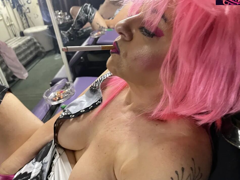 20 Pics SHIRLEY SMOKING BITCH