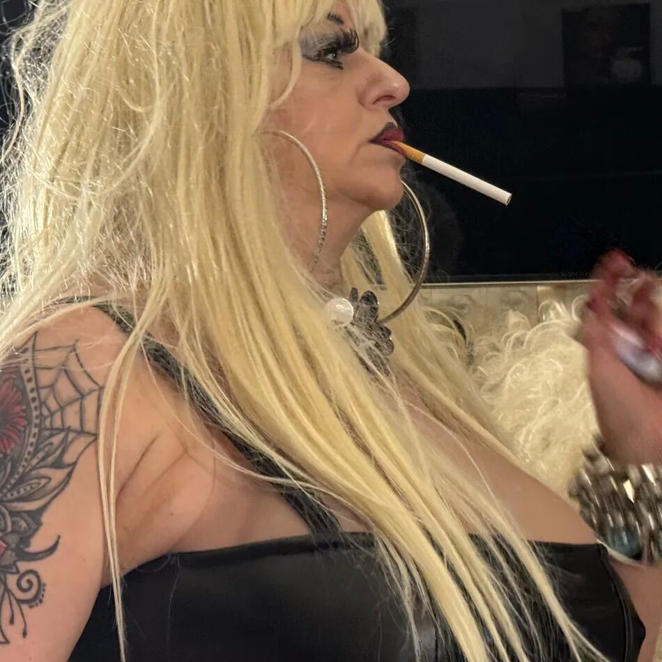20 Pics BLONDES DO IT BEST SHIRLEY
