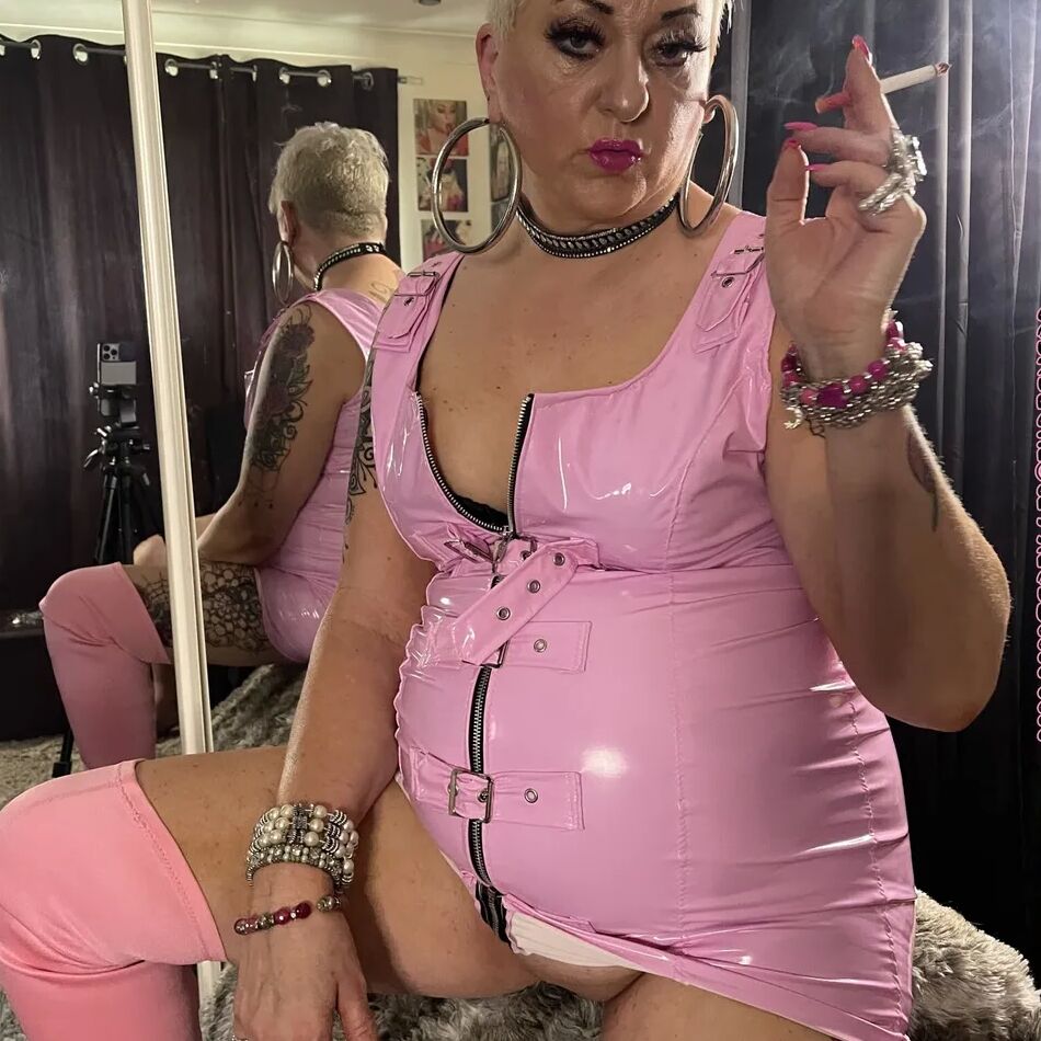20 Pics SATURDAY EXTRA SHIRLEY