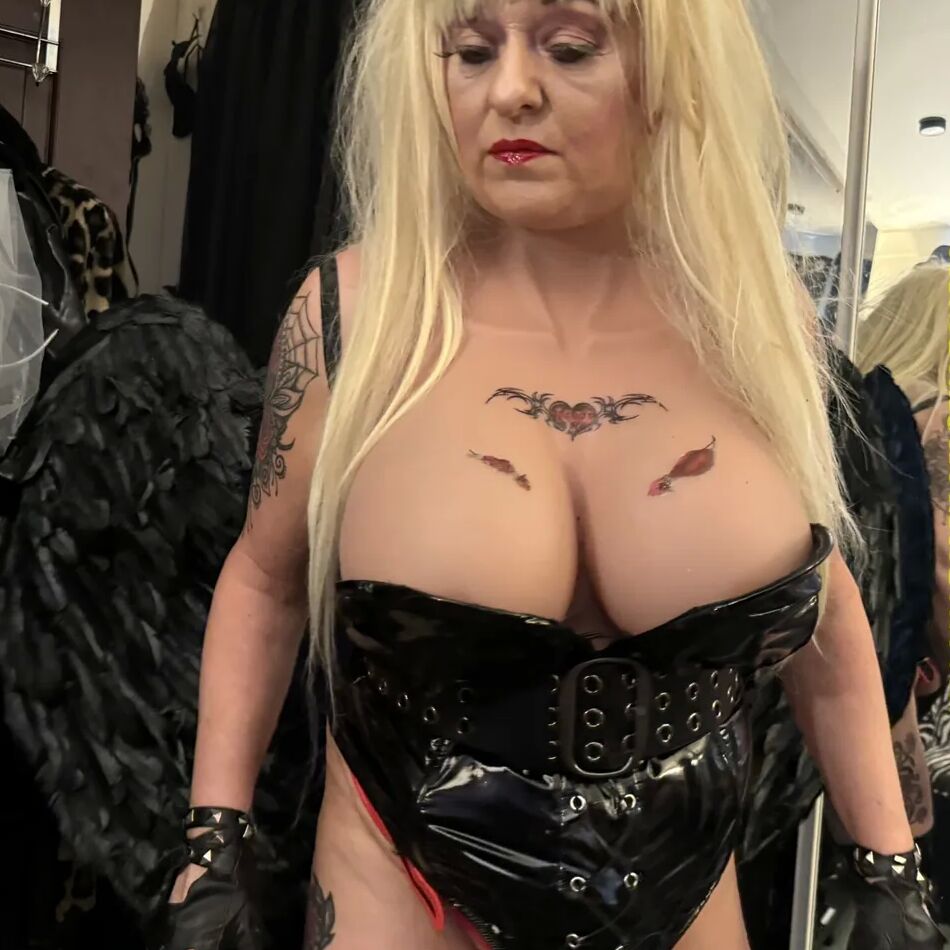 20 Pics ANGEL OF CHAOS