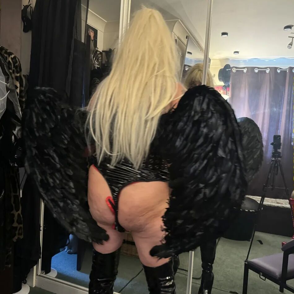 20 Pics ANGEL OF CHAOS
