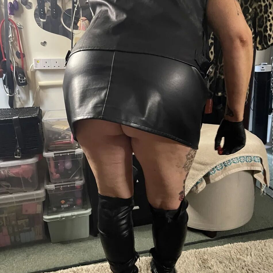 20 Pics BIKER WHORE SHIRLEY
