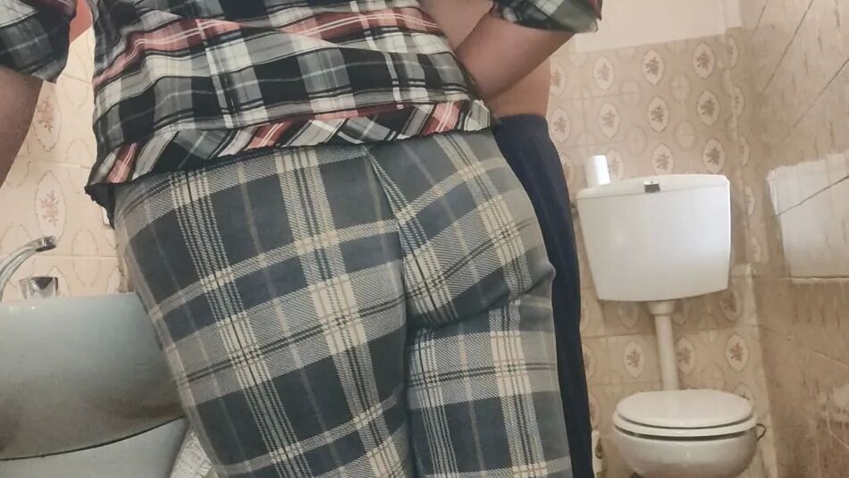 15 Pics Slut milf cheating in bathroom