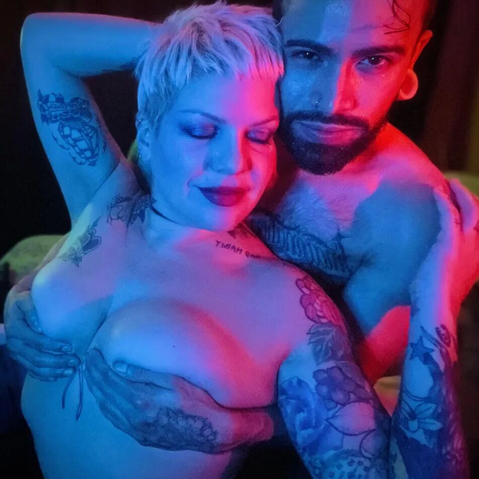 10 Pics THE LADY VYV + DRU WINTERZ