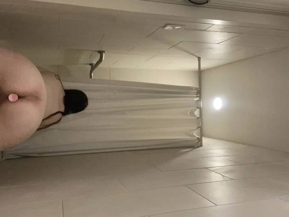 20 Pics Locker Room