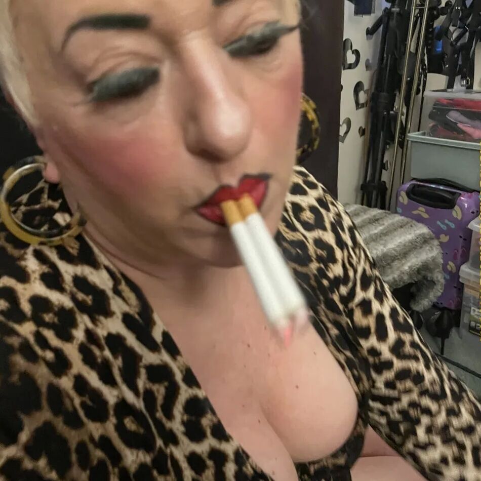 20 Pics MOM NEEDS YOUNG COCK