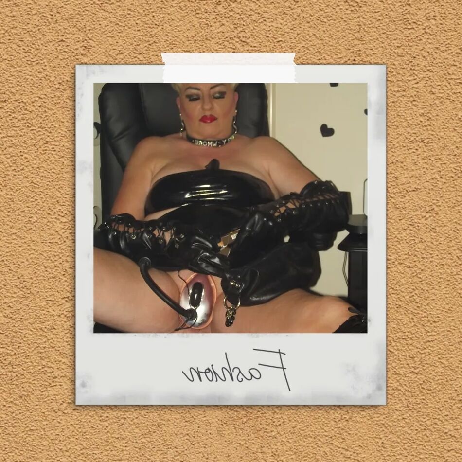 20 Pics SHIRLEY POLAROID 13