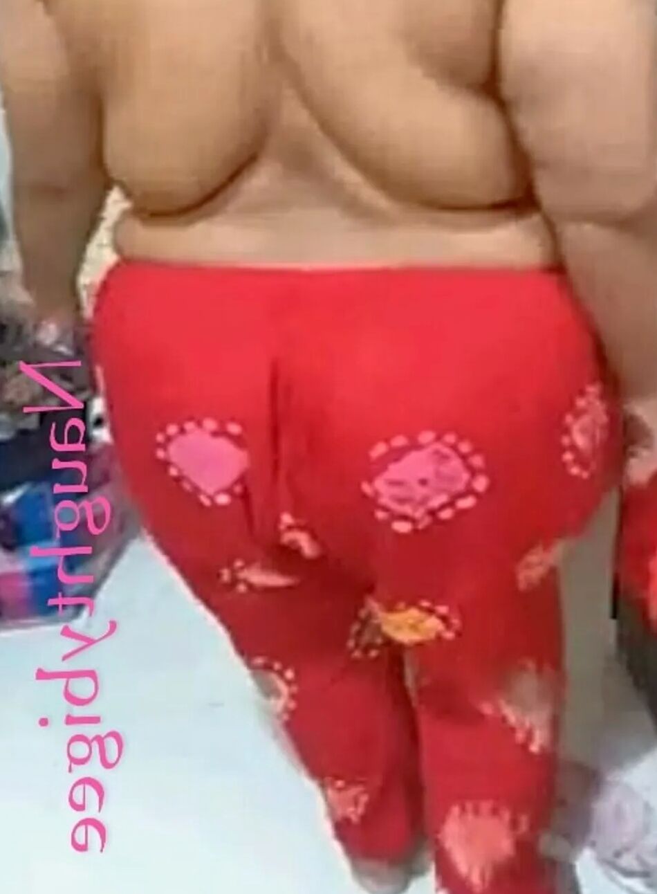 6 Pics Big ass aunty live ahow