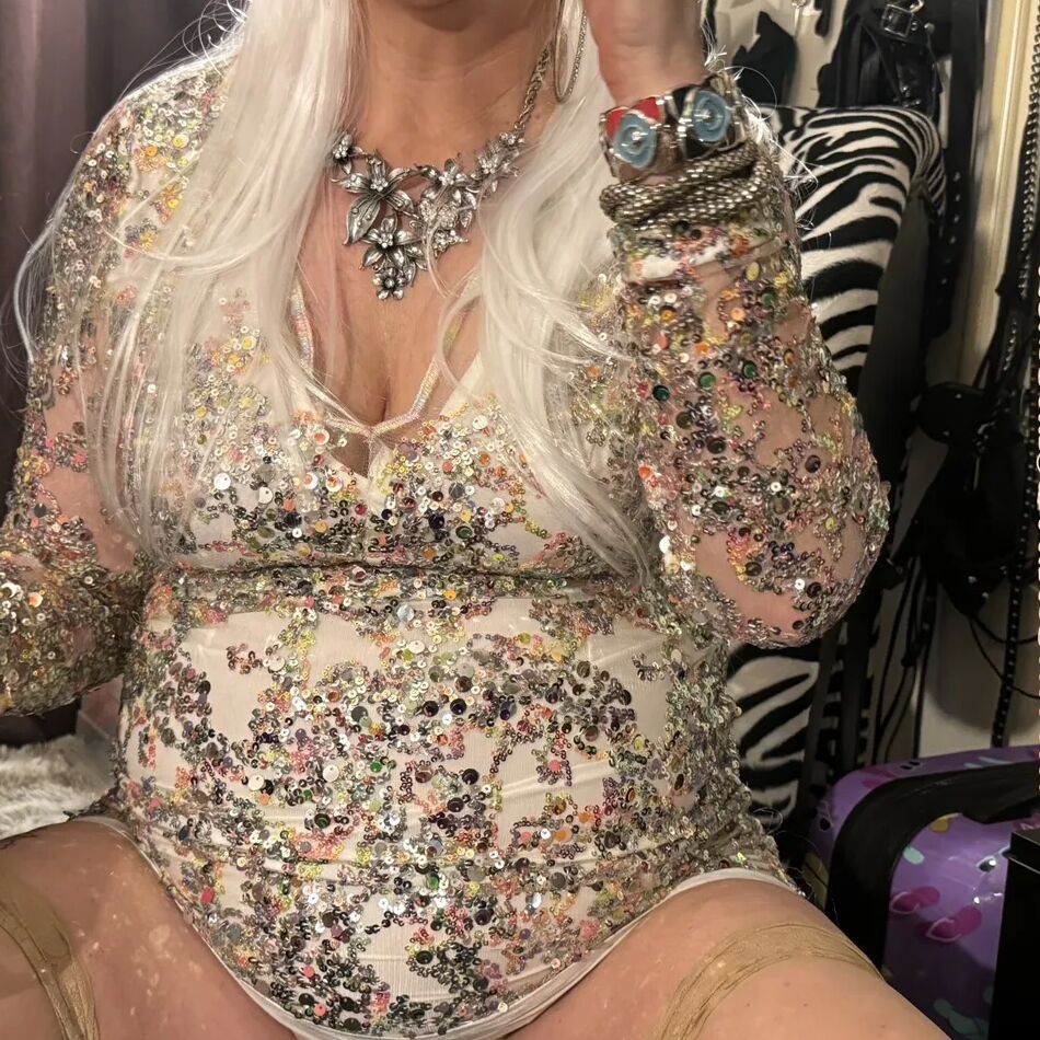 20 Pics SHAMELESS SLUT SHIRLEY