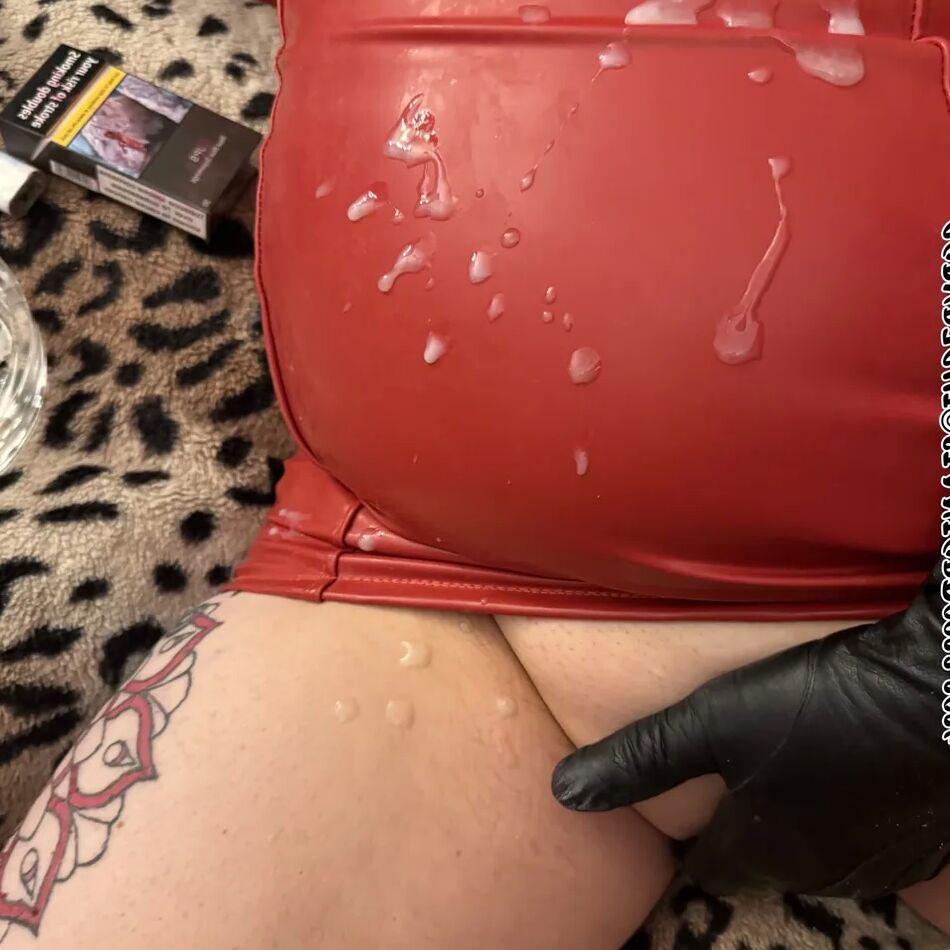 20 Pics RUBBER WHORE SHIRLEY