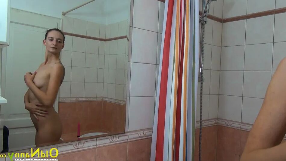 18 Pics Tereza and Annia shower together naked