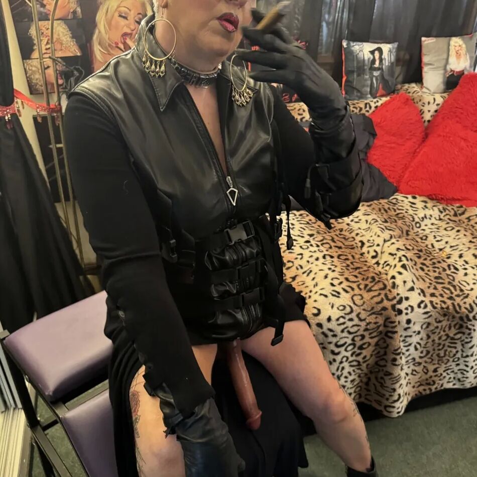 20 Pics SHIRLEY SMOKING DOMINATION