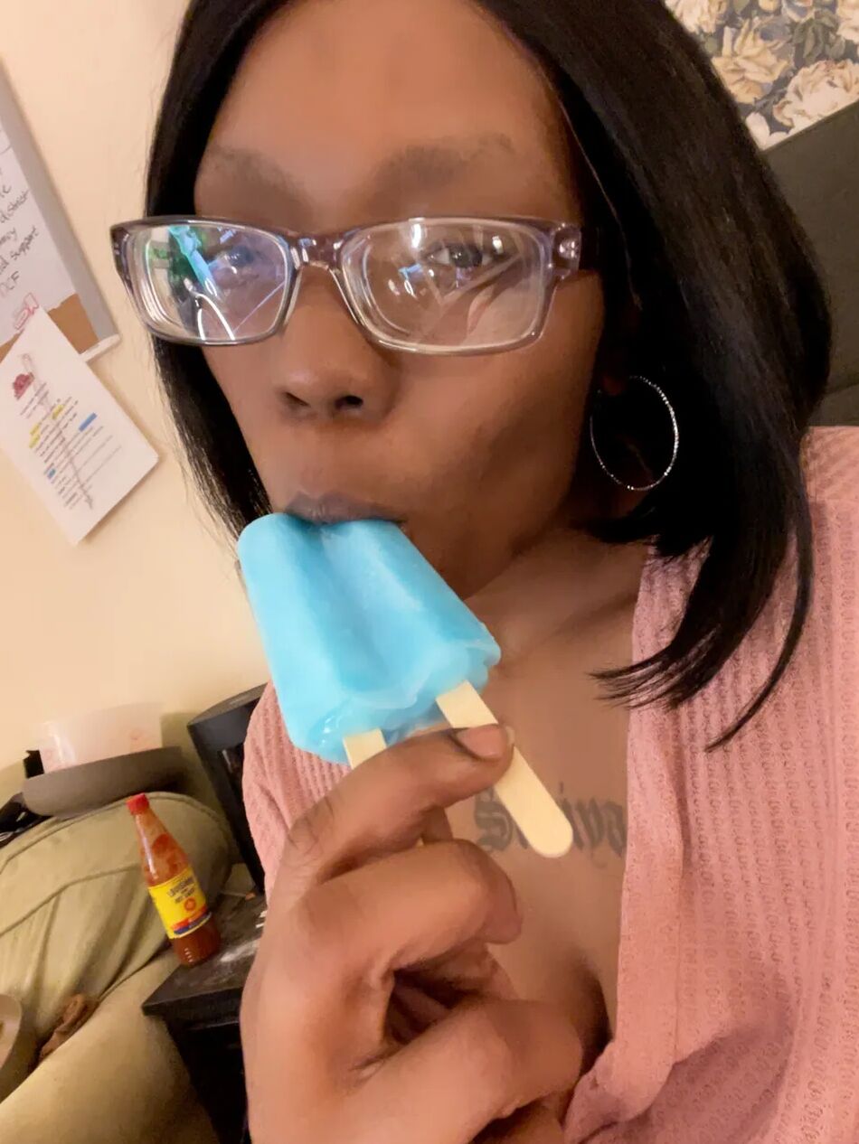 16 Pics Use this black pussy please