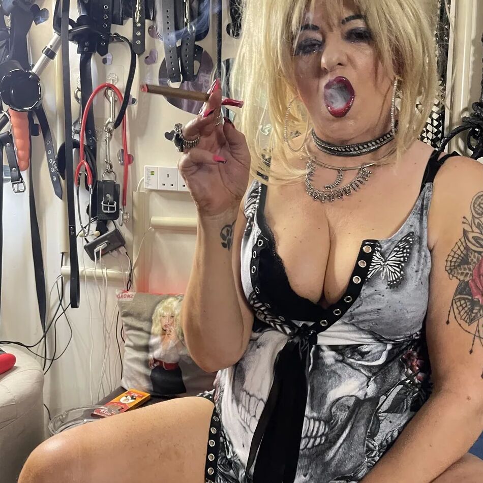 20 Pics YOUR MOM SHIRLEY  SUCKS COCK